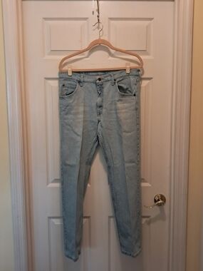 Wrangler Men's Size 34x30 Light Wash Men's Jeans - Classic Slim Fit